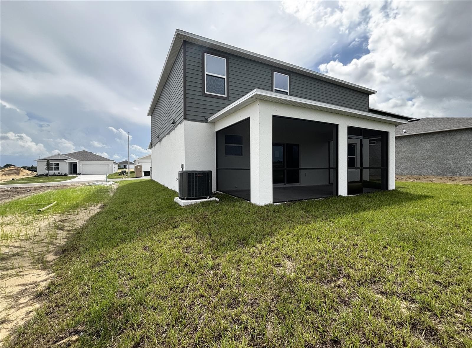 Screened-in Lanai & Beautiful Lot - 621 BROADOAK DR, DUNDEE