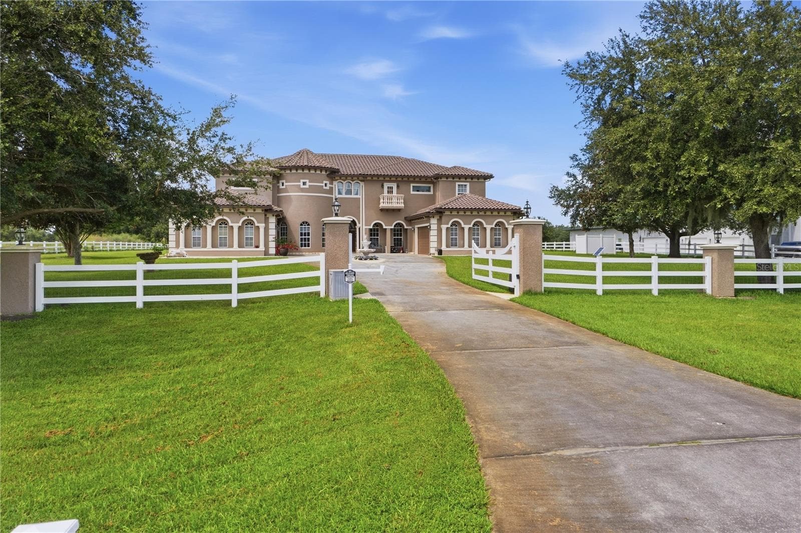 Single Family Residence at 19313 EAGLE RUN, GROVELAND, photo 2 of 93
