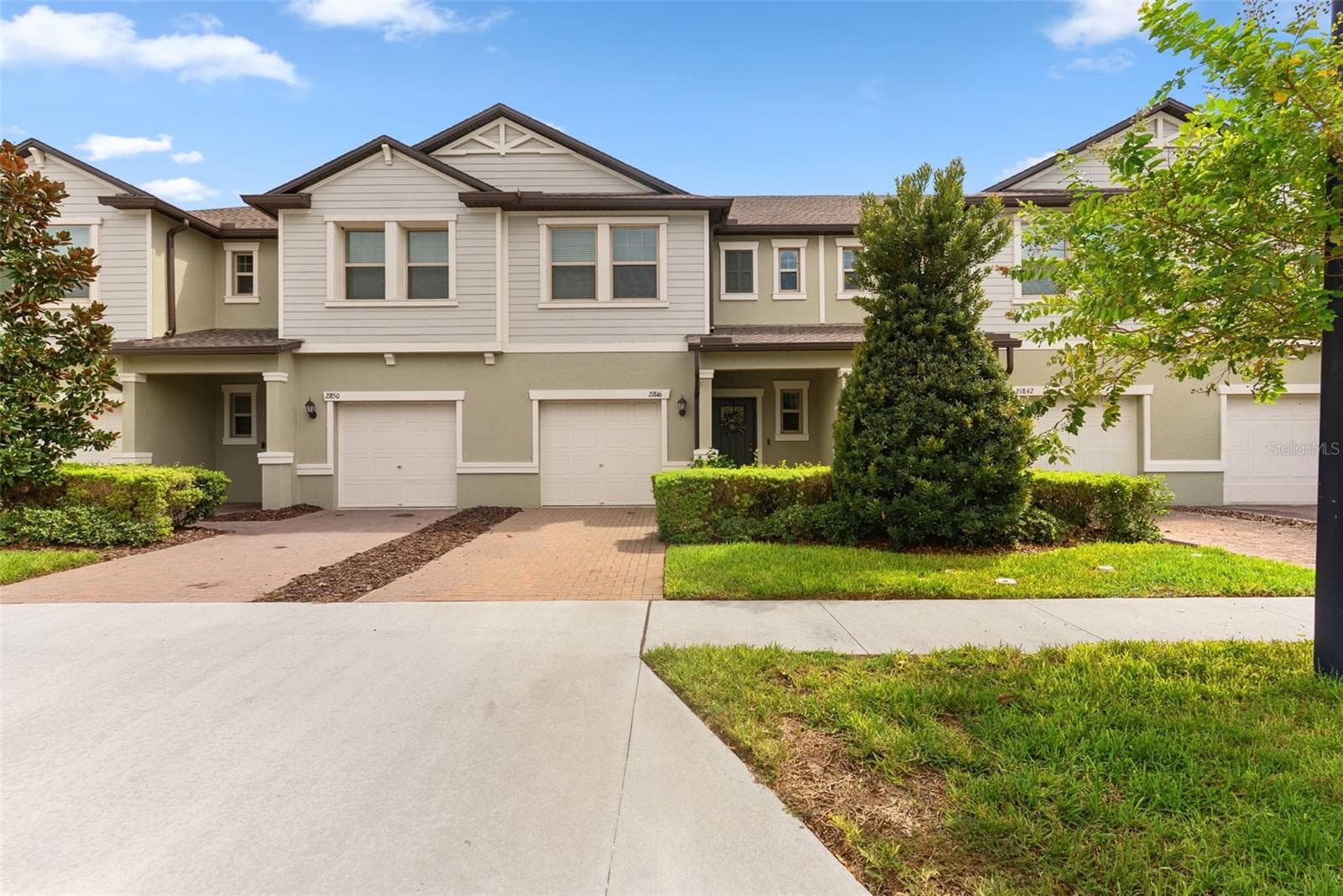 21846 LYONIA LN