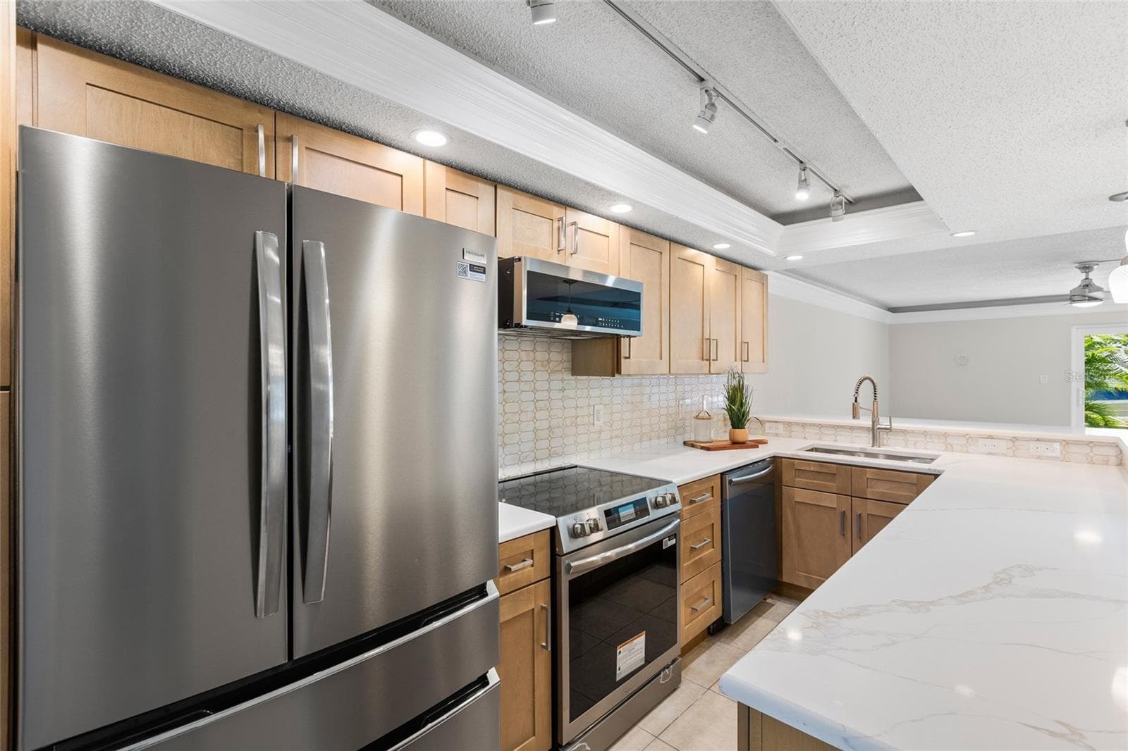 NEW Stainless Steel Appliances - 433 S PAULA DR #1, DUNEDIN