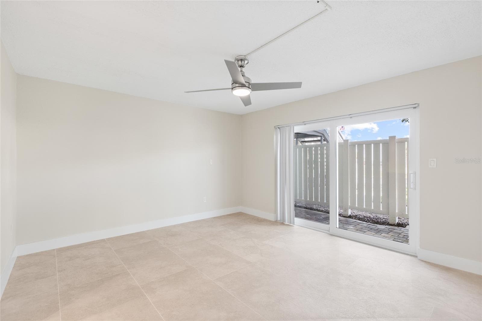 Private Front Patio - 433 S PAULA DR #1, DUNEDIN