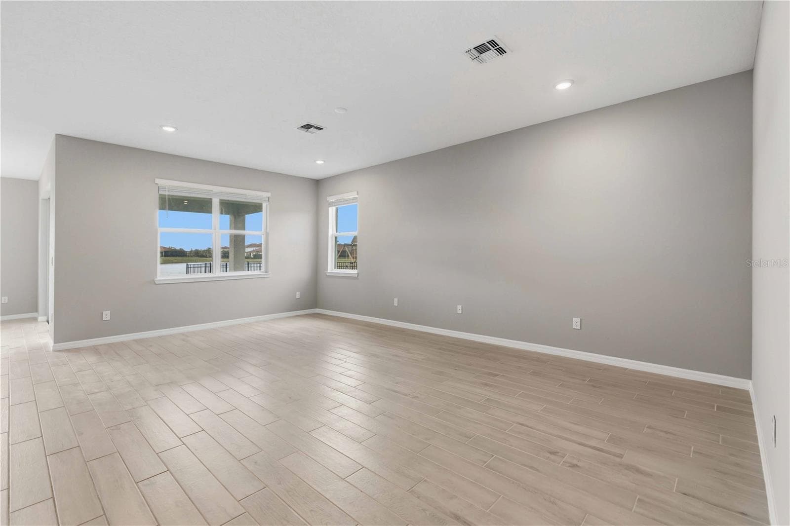 Single Family Residence at 13723 GREEN HAMMOCK PL, LAKEWOOD RANCH, photo 8 of 59