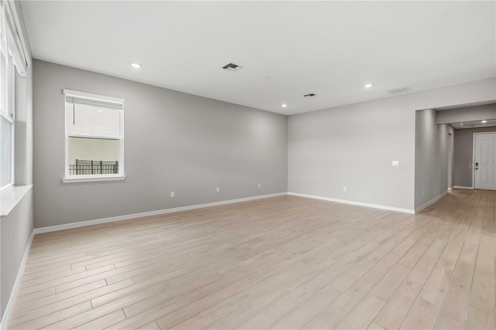 Single Family Residence at 13723 GREEN HAMMOCK PL, LAKEWOOD RANCH, photo 11 of 59