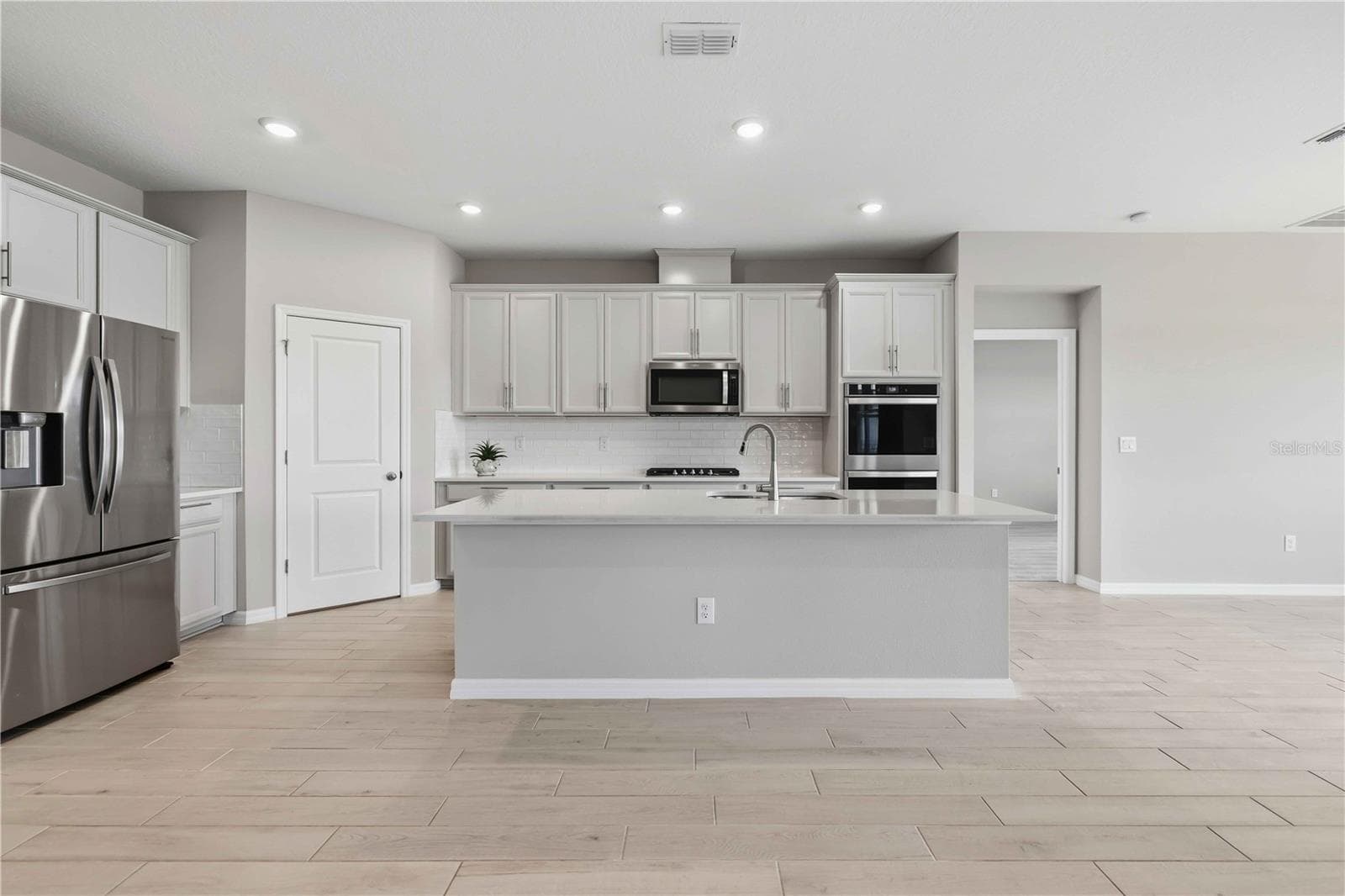 Single Family Residence at 13723 GREEN HAMMOCK PL, LAKEWOOD RANCH, photo 13 of 59