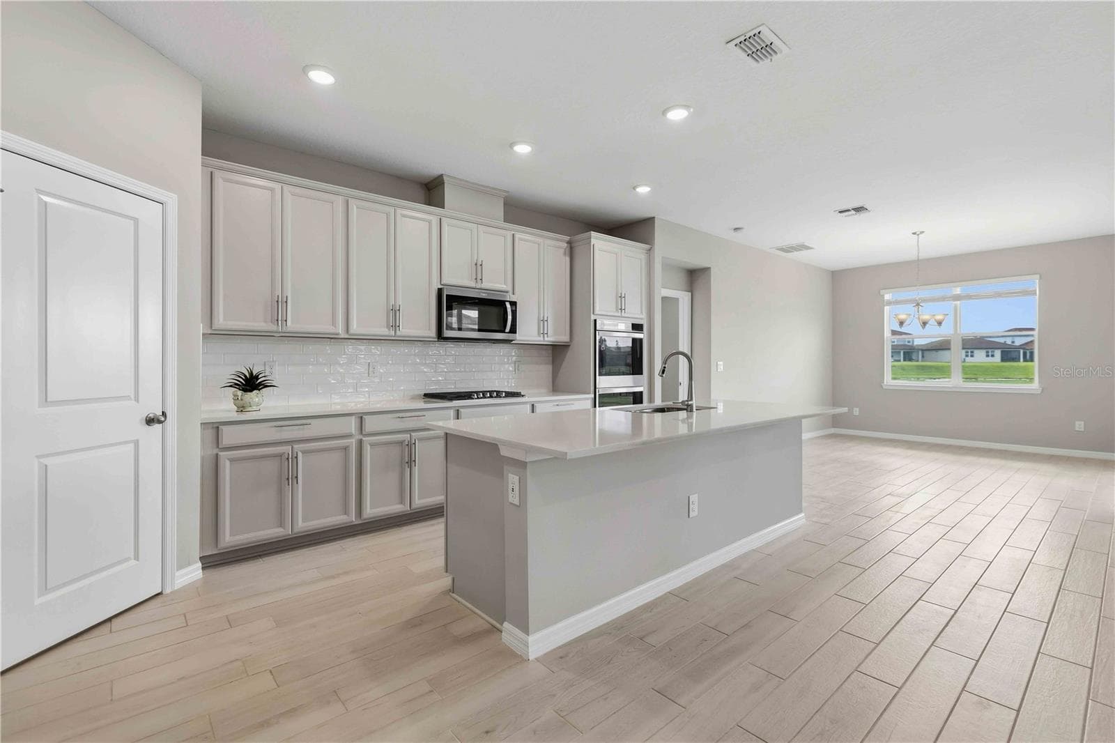 Single Family Residence at 13723 GREEN HAMMOCK PL, LAKEWOOD RANCH, photo 14 of 59