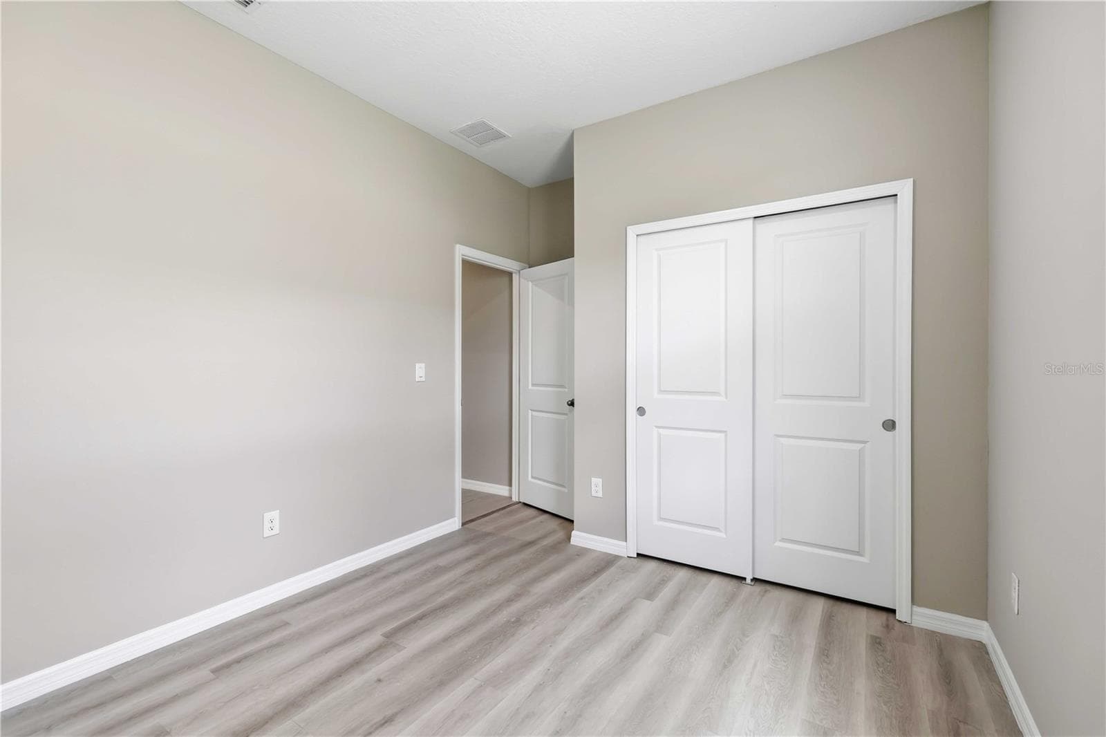Single Family Residence at 13723 GREEN HAMMOCK PL, LAKEWOOD RANCH, photo 27 of 59
