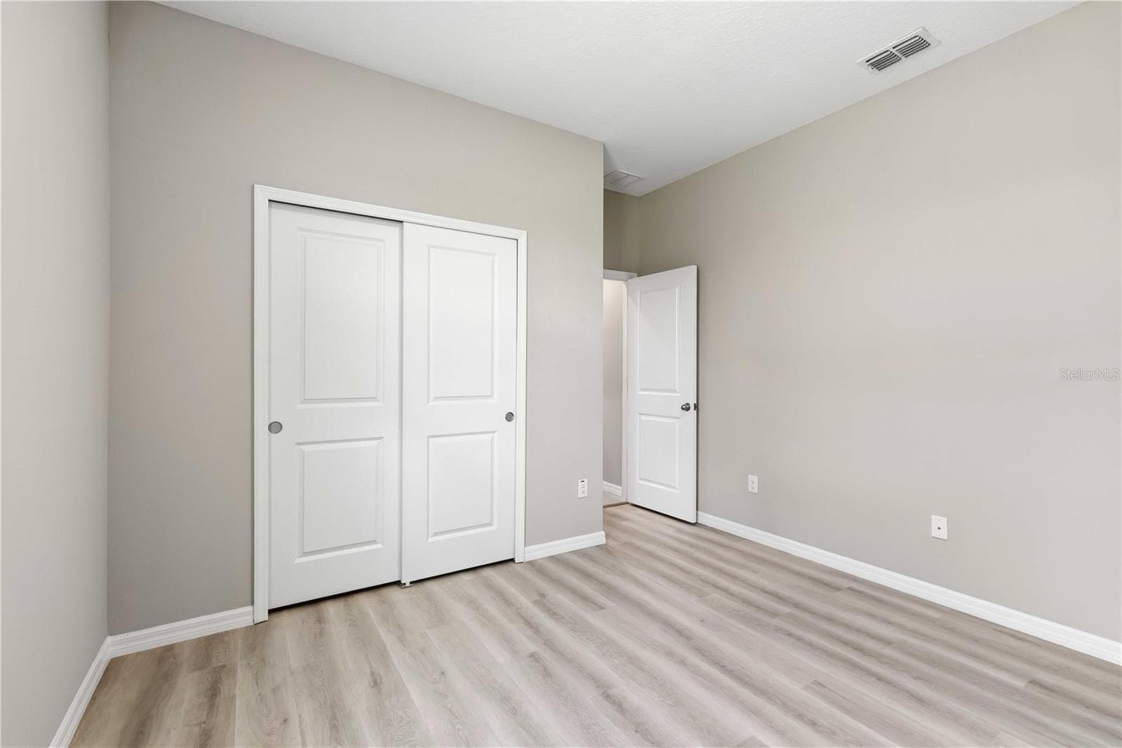 Single Family Residence at 13723 GREEN HAMMOCK PL, LAKEWOOD RANCH, photo 31 of 59