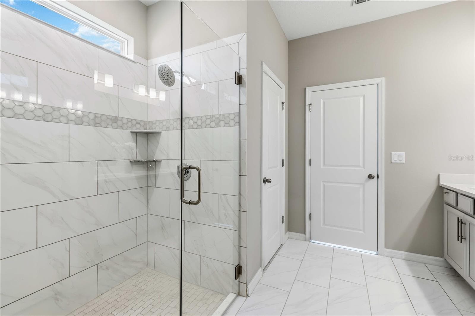 Single Family Residence at 13723 GREEN HAMMOCK PL, LAKEWOOD RANCH, photo 36 of 59