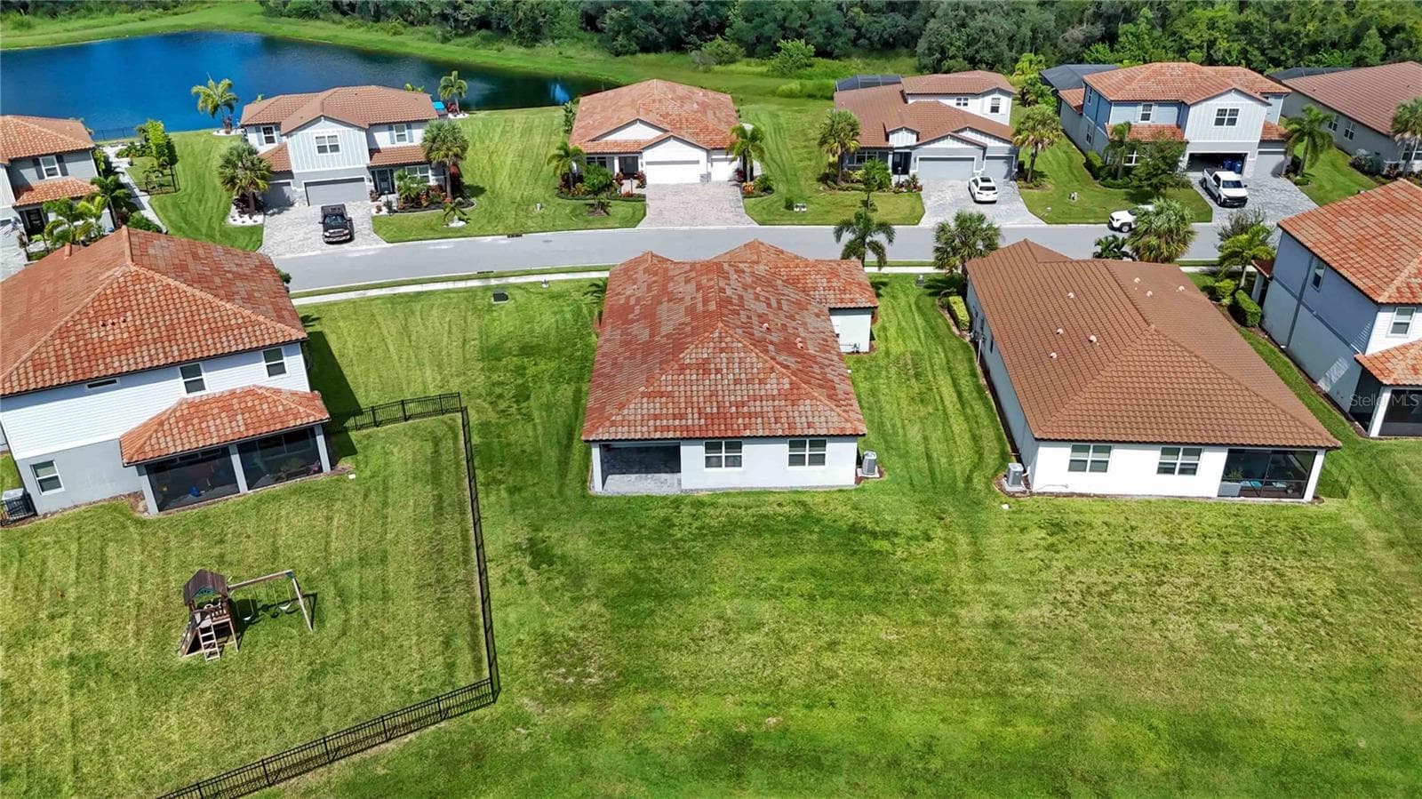 Single Family Residence at 13723 GREEN HAMMOCK PL, LAKEWOOD RANCH, photo 47 of 59