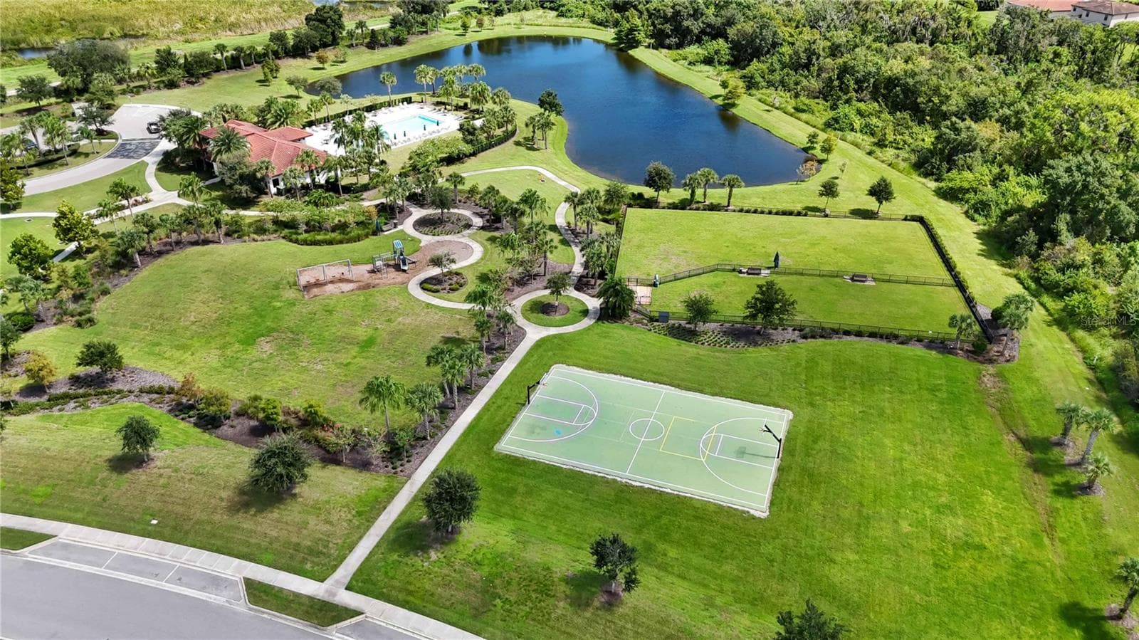 Single Family Residence at 13723 GREEN HAMMOCK PL, LAKEWOOD RANCH, photo 52 of 59
