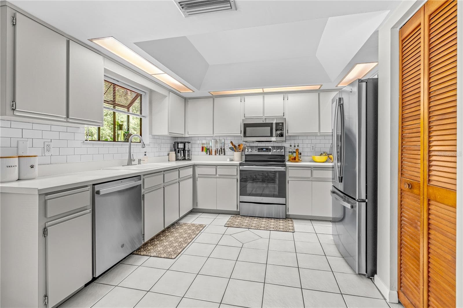 Single Family Residence at 285 BAYRIDGE CT, ORMOND BEACH, photo 11 of 43