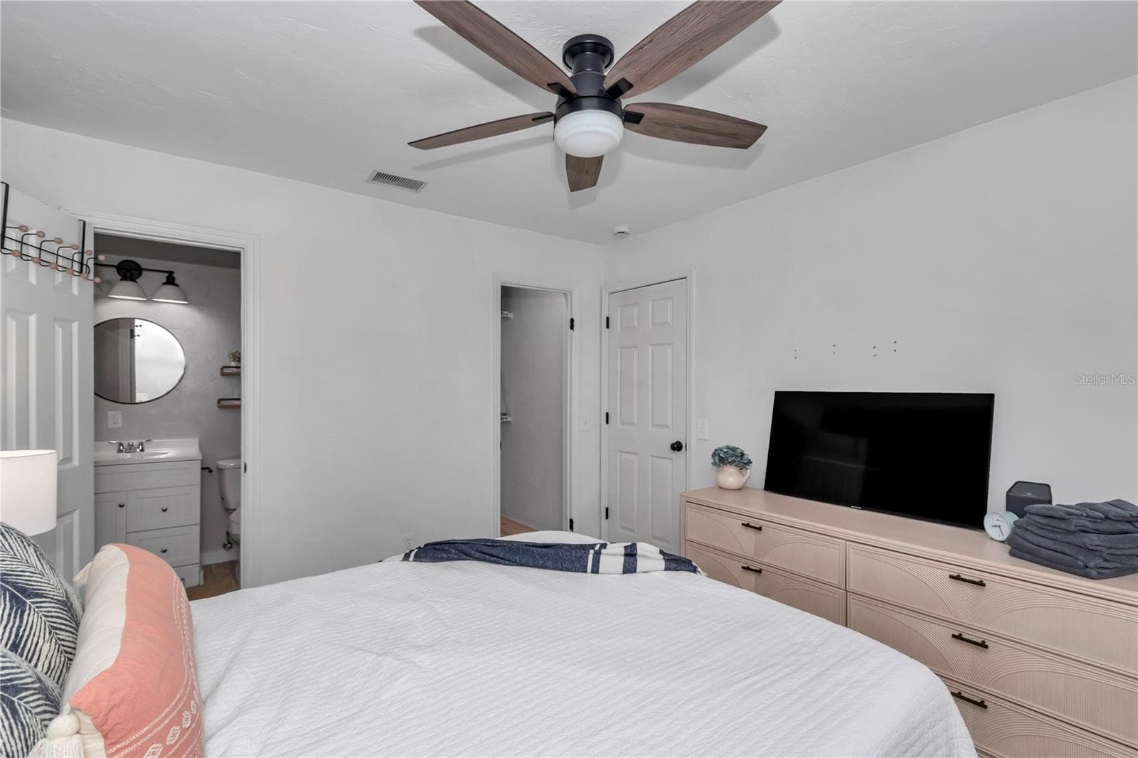 Single Family Residence at 5670 NW 65TH PL, OCALA, photo 19 of 41