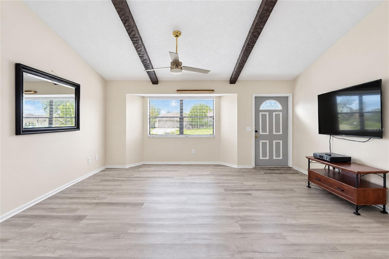 View from the kitchen of the living room. - 21293 PEMBERTON AVENUE, PORT CHARLOTTE