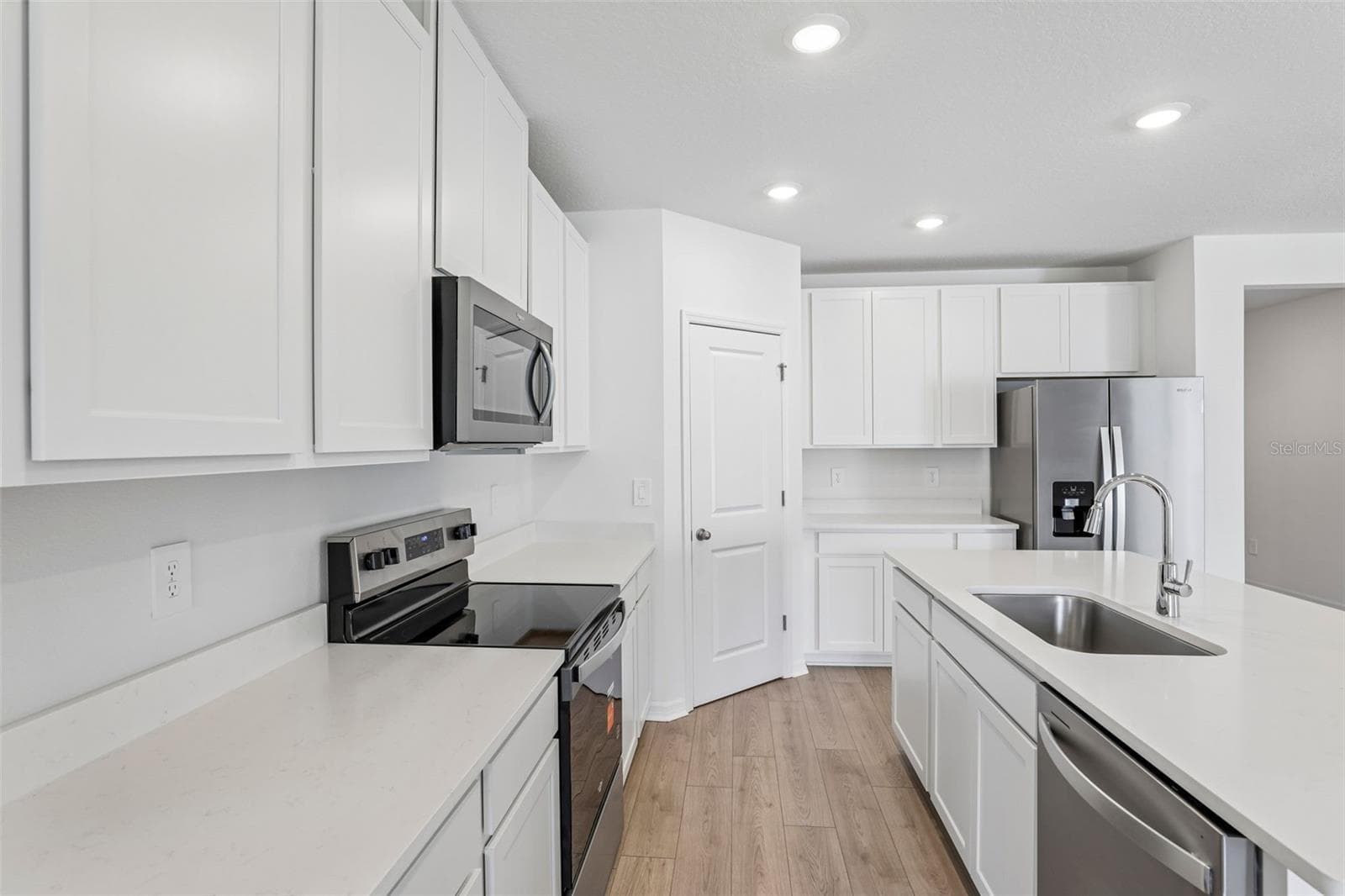Single Family Residence at 14164 HARVEST PINES LN, HUDSON, photo 11 of 40