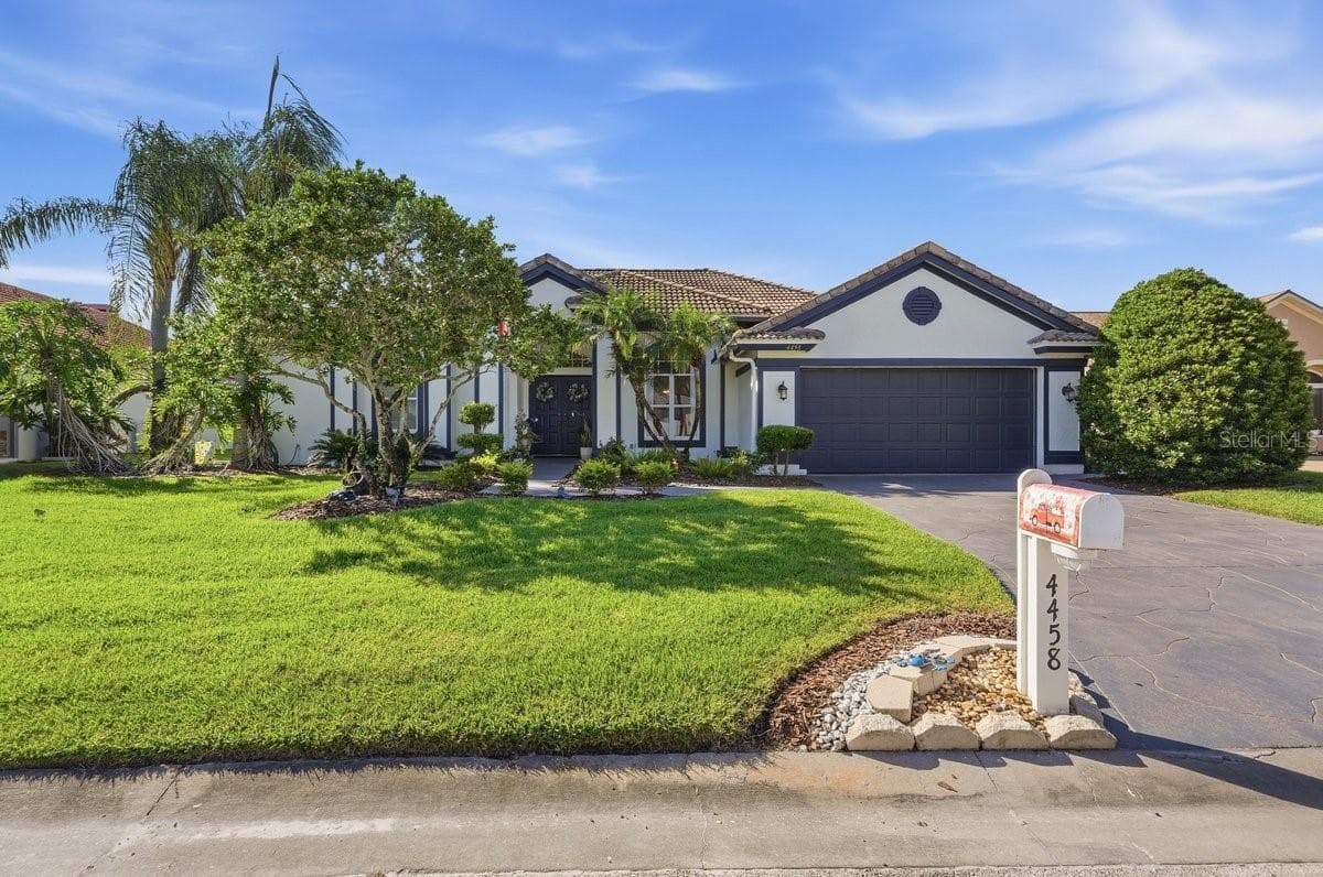 4458 FAIRWAY OAKS DR