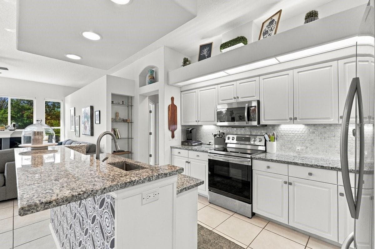 Single Family Residence at 4458 FAIRWAY OAKS DR, MULBERRY, photo 3 of 83