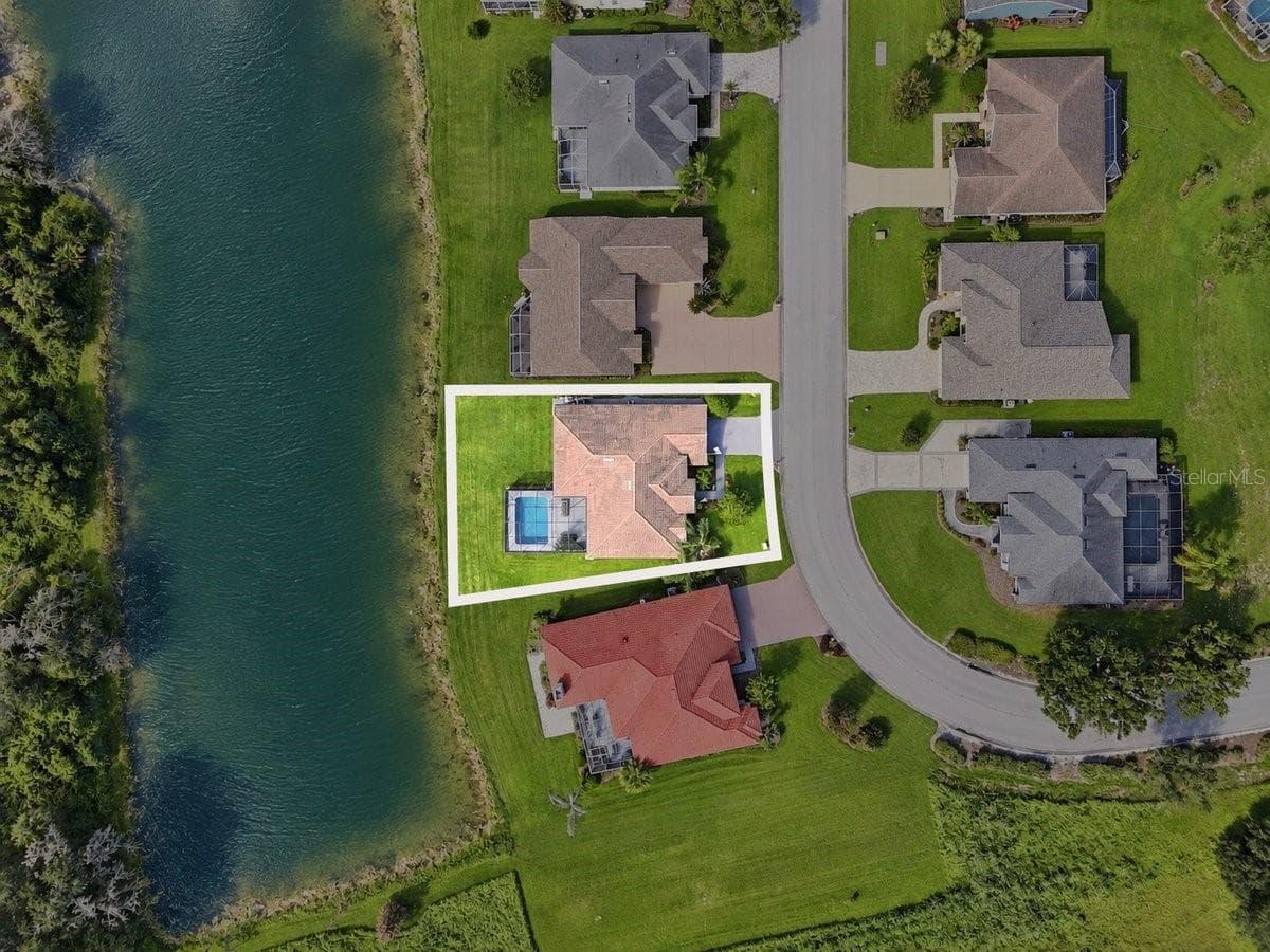 Pond is AI generated - 4458 FAIRWAY OAKS DR, MULBERRY