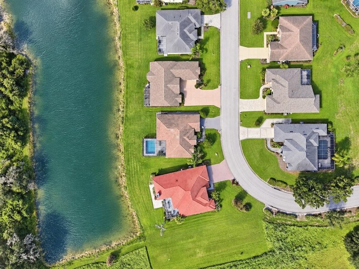 Pond is AI generated - 4458 FAIRWAY OAKS DR, MULBERRY