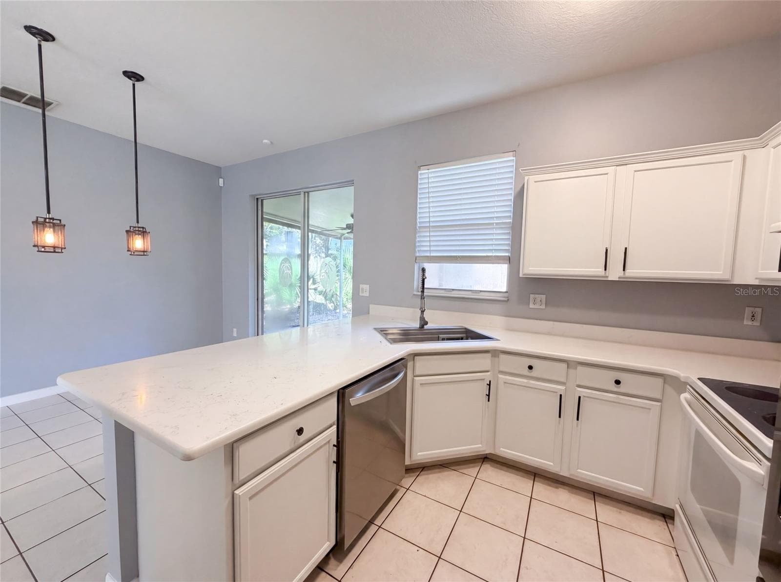 Single Family Residence at 826 HILLY BEND DR, APOPKA, photo 2 of 18