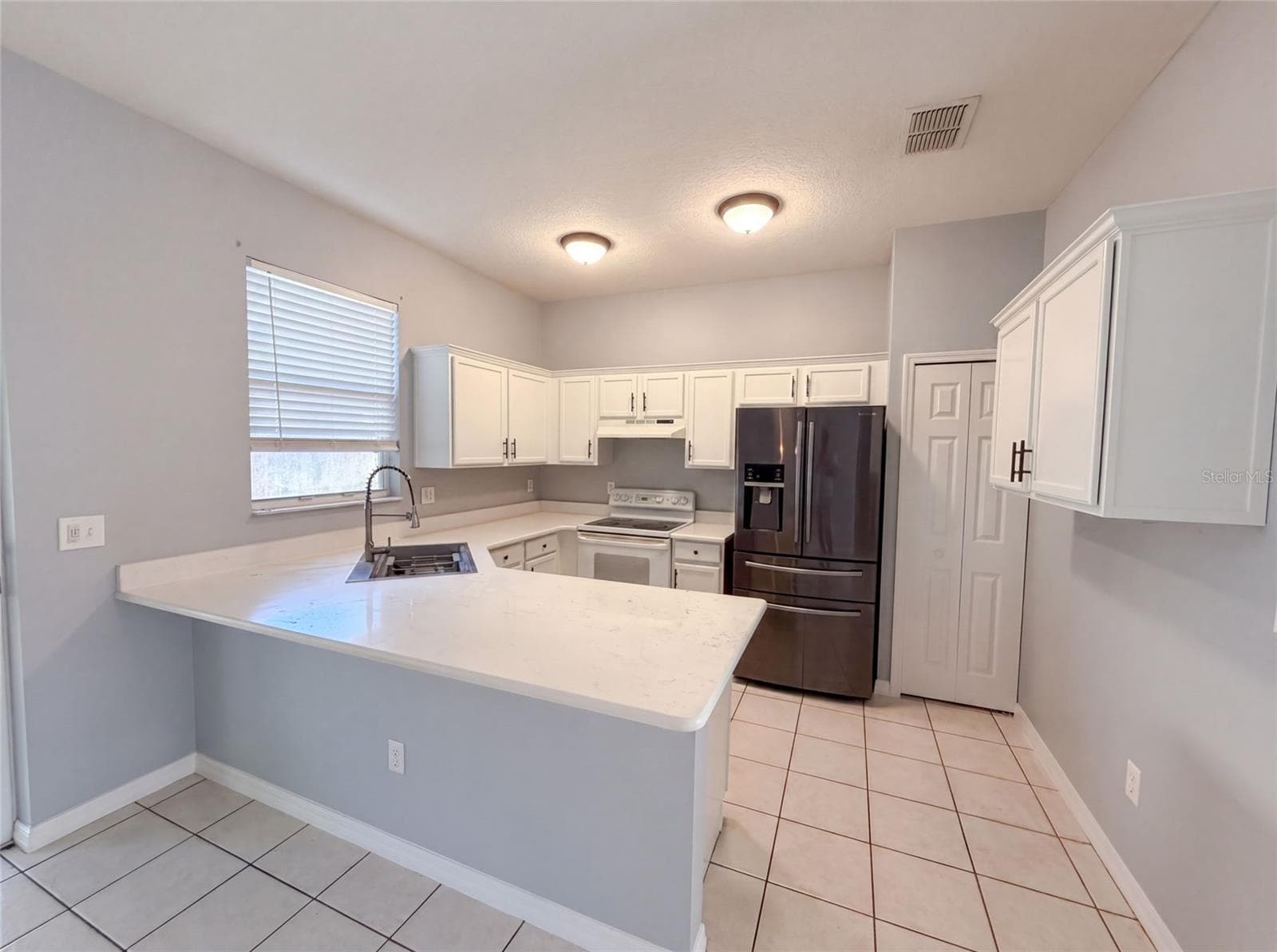 Single Family Residence at 826 HILLY BEND DR, APOPKA, photo 5 of 18