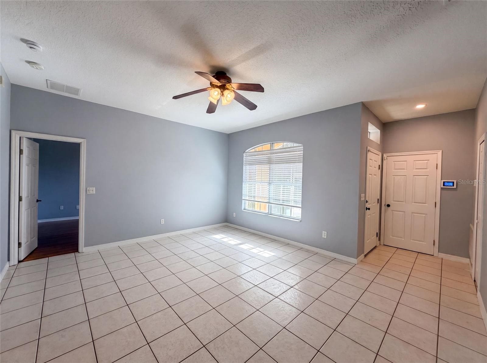 Single Family Residence at 826 HILLY BEND DR, APOPKA, photo 6 of 18