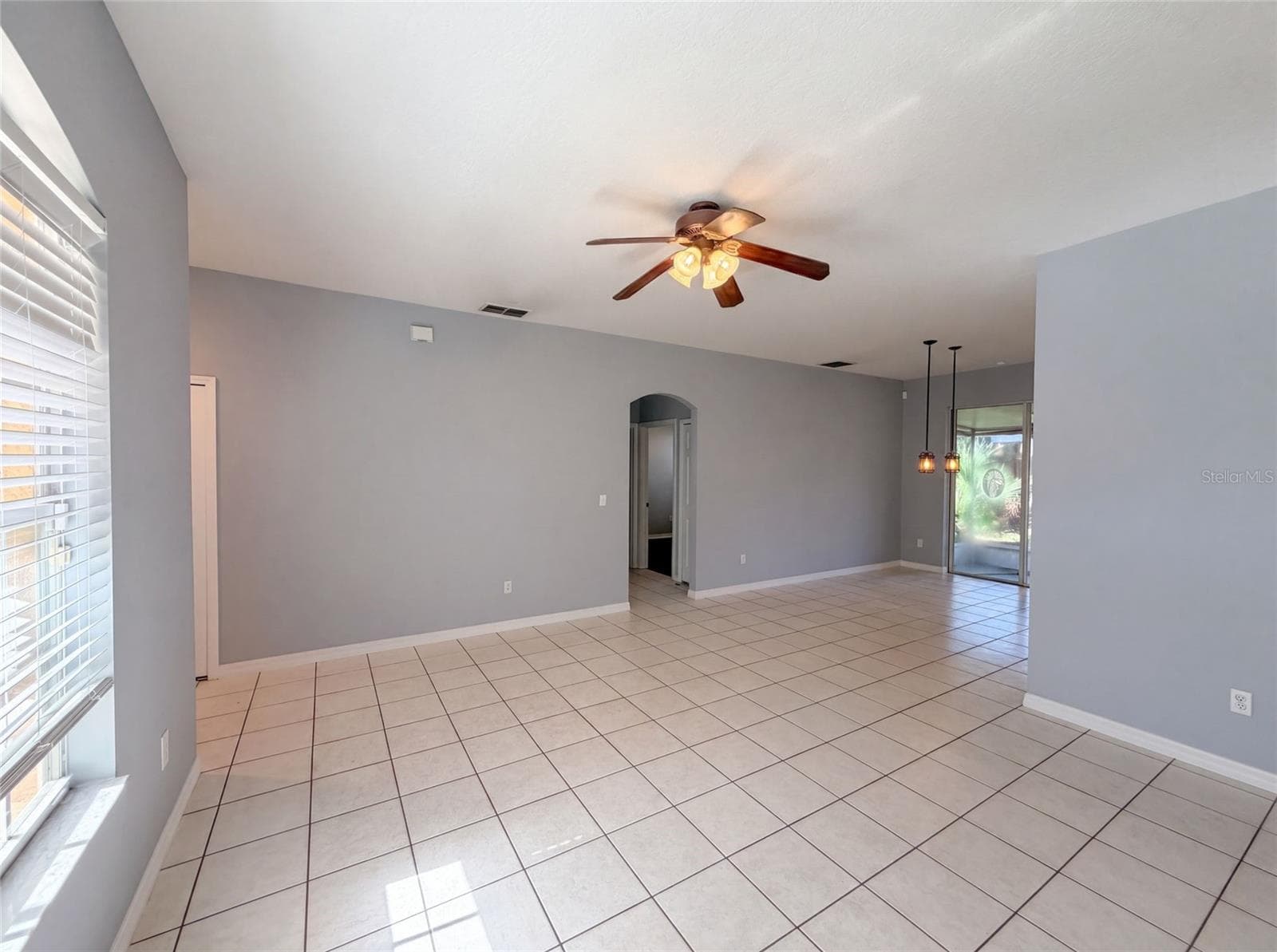 Single Family Residence at 826 HILLY BEND DR, APOPKA, photo 7 of 18