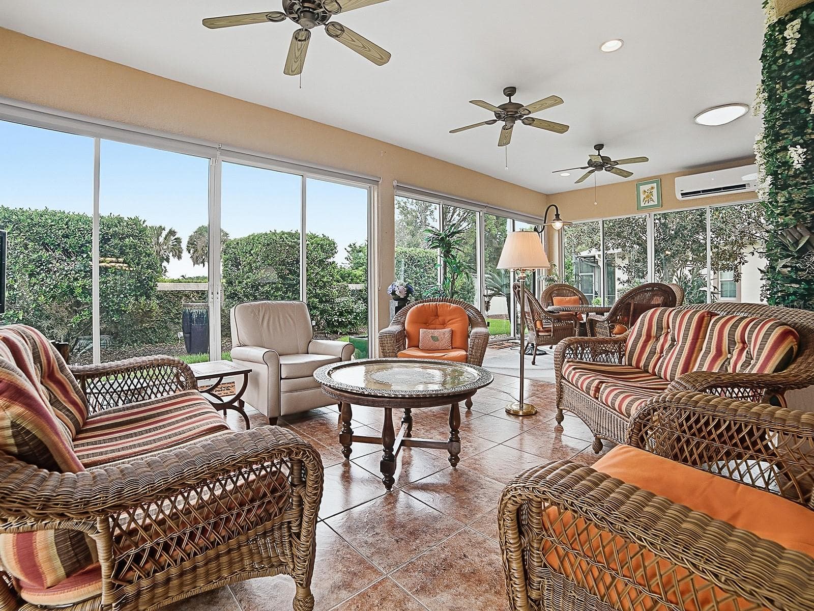 SPECTACULAR SUNROOM WITH LOVELY TILE FLOORING, A MINI-SPLIT FOR CLIMATE CONTROL AND COMPLETE PRIVACY! - 1897 HARTFORD PATH, THE VILLAGES