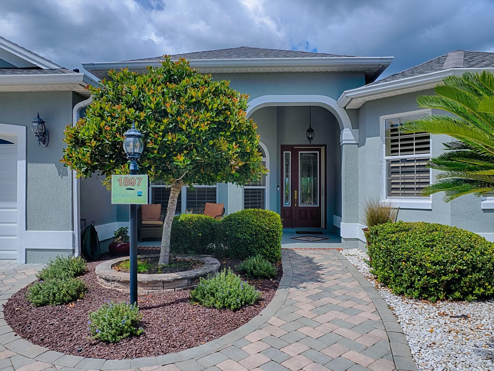 LOVELY ENTRANCE WITH A FRONT PORCH AND LEADED GLASS FRONT DOOR WITH SIDELITE. - 1897 HARTFORD PATH, THE VILLAGES