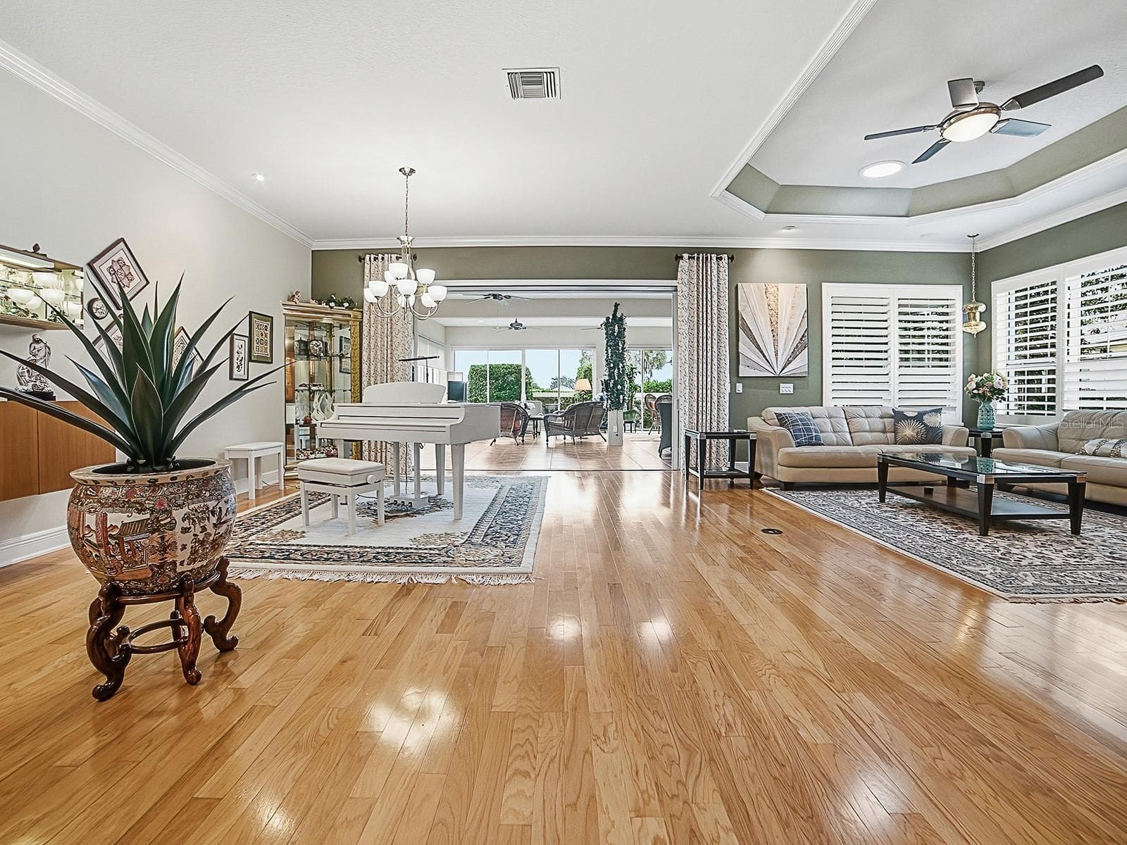 THIS CUSTOM HOME HAS 10 FOOT CEILINGS AND 8 FOOT DOORS. - 1897 HARTFORD PATH, THE VILLAGES