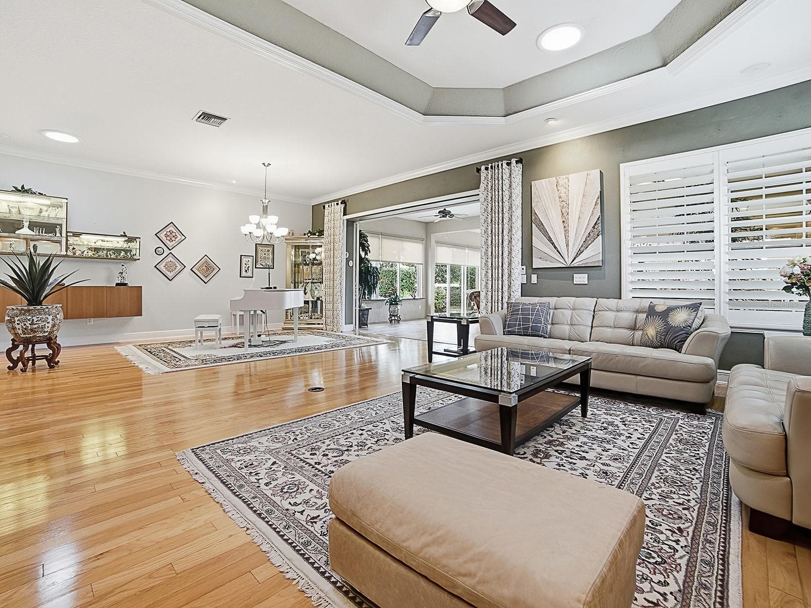 ANOTHER VIEW OF THIS SPACIOUS LIVING AREA. WHAT A SPECTACULAR ROOM AND IT FLOWS BEAUTIFULLY INTO THE 865 SQ. FT. "SUN ROOM". - 1897 HARTFORD PATH, THE VILLAGES