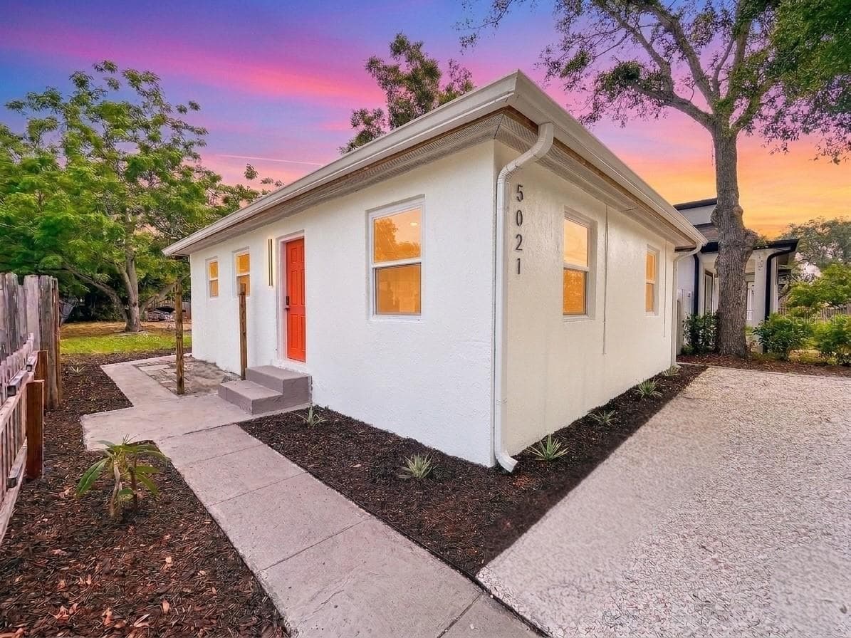 Welcome home! - 5021 9TH AVE S, GULFPORT