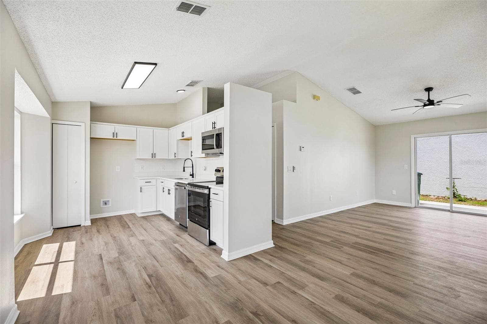 Single Family Residence at 414 HORIZON DR, WINTER SPRINGS, photo 19 of 55