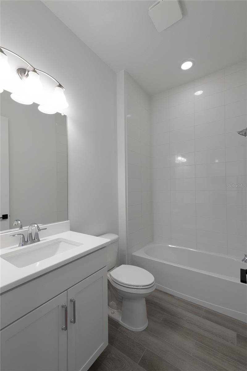 Secondary Bath - 3371 GALERAS DR, VIERA