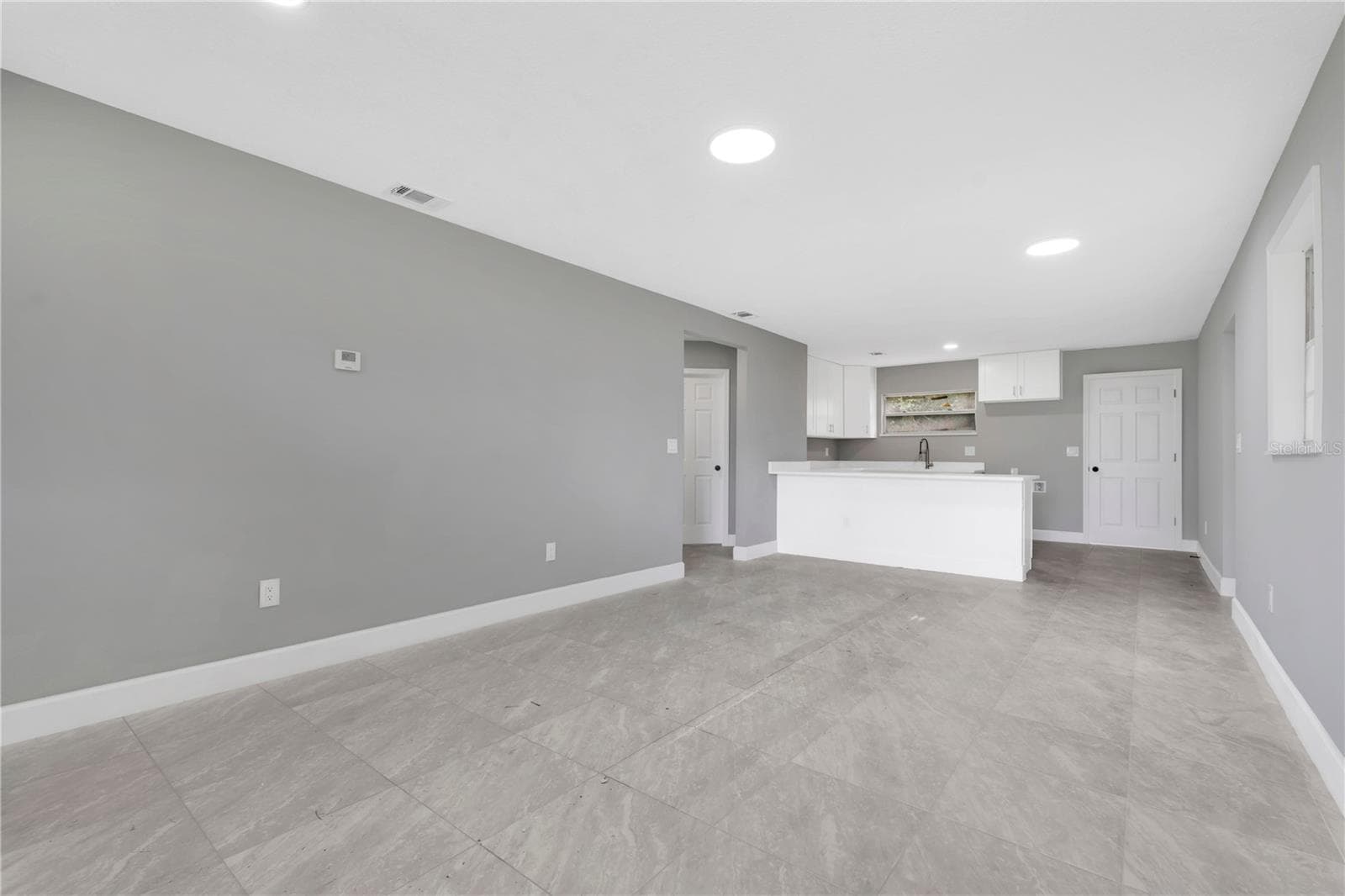 Single Family Residence at 504 S MOORE ST, BUNNELL, photo 2 of 34