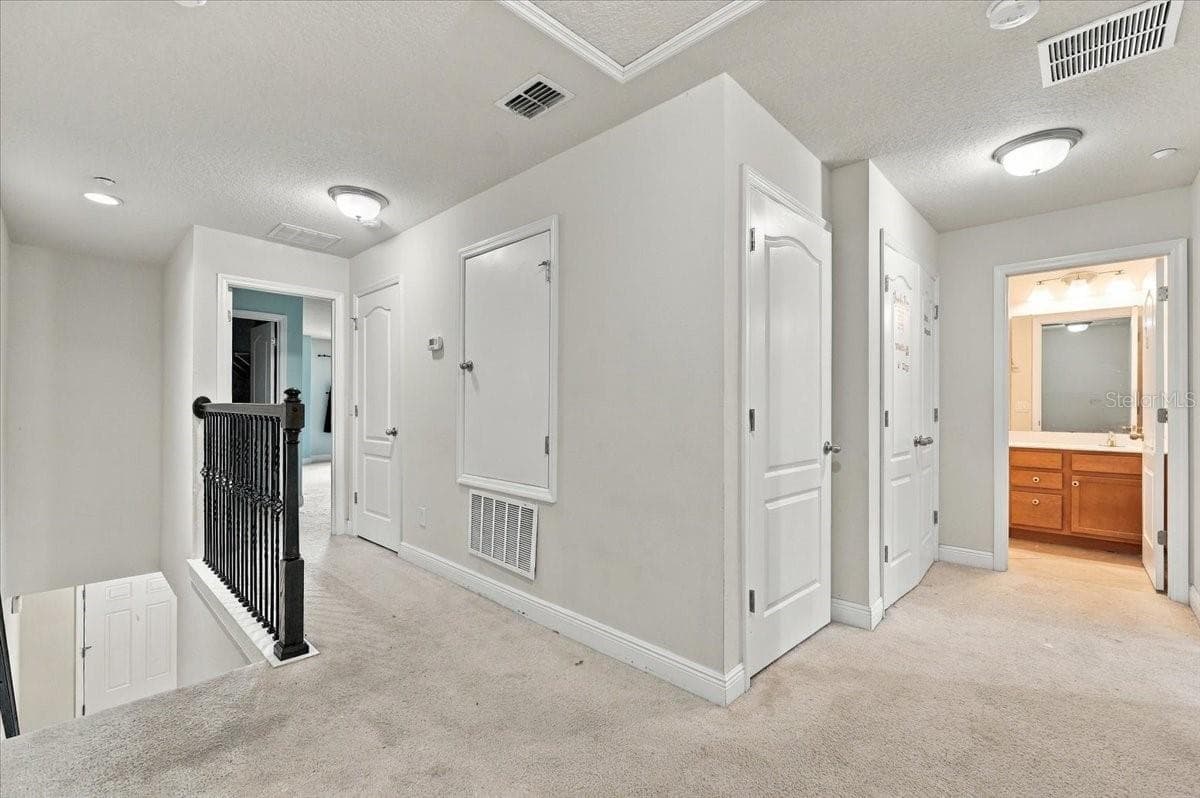 Upper-level hallway providing convenient access to the bedrooms. - 7560 ALOMA PINES CT, WINTER PARK