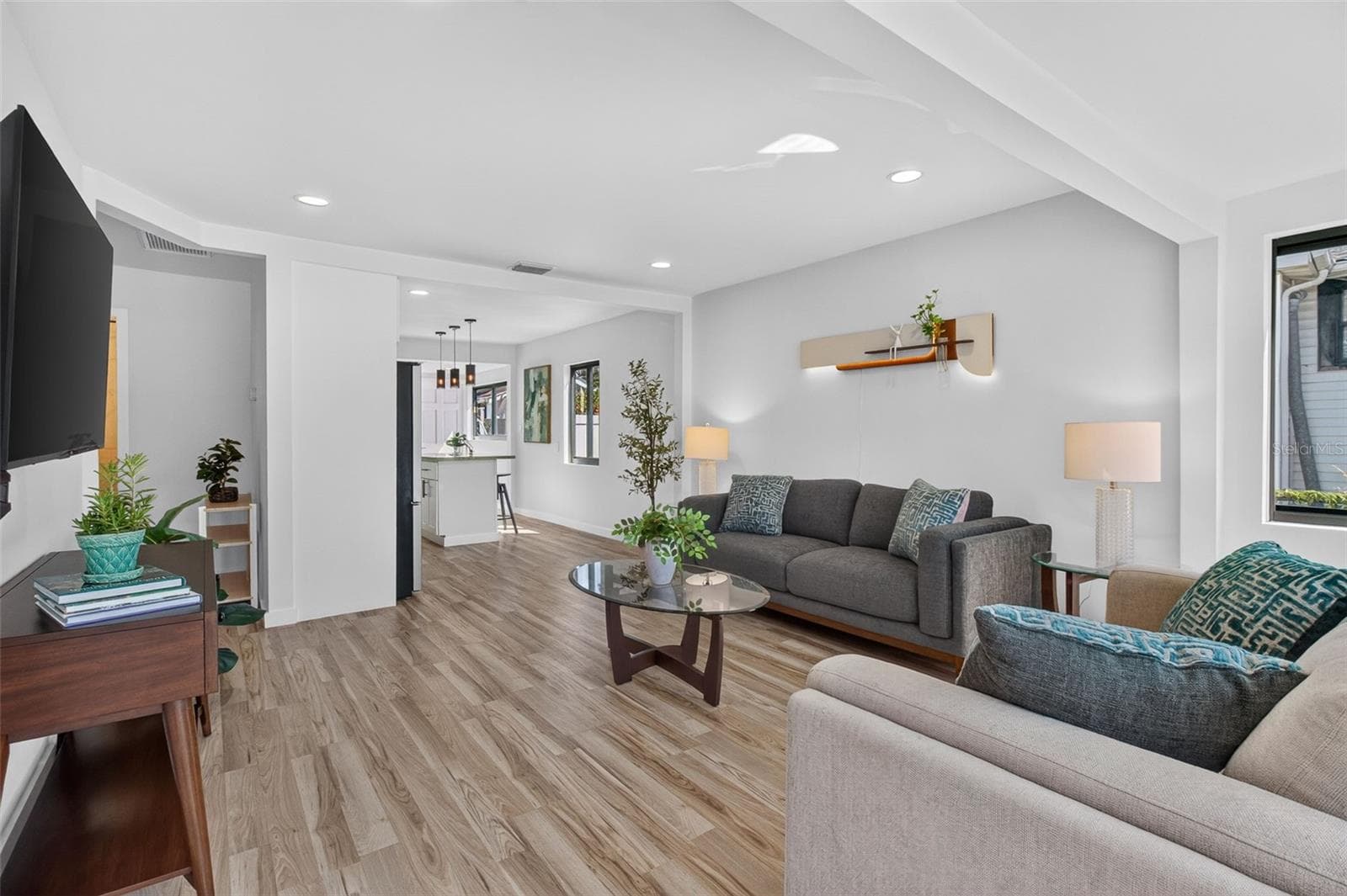 Spacious living room - 711 19TH AVE S, ST PETERSBURG