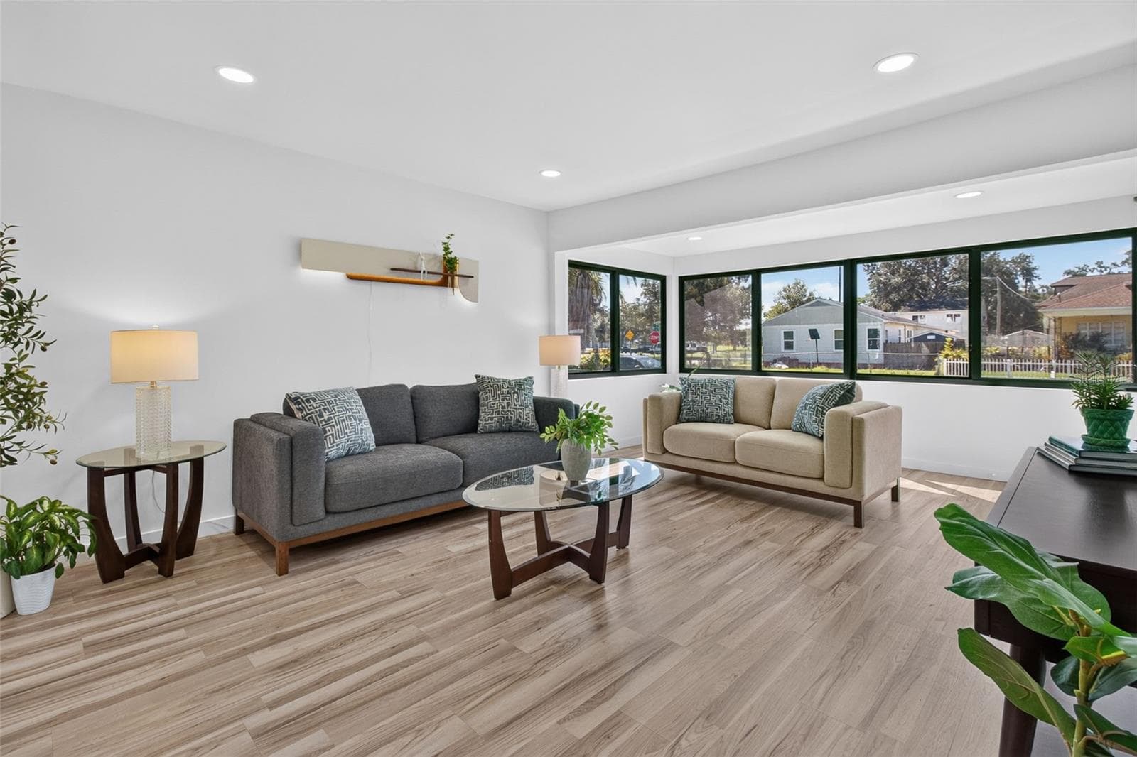 Spacious living room - 711 19TH AVE S, ST PETERSBURG