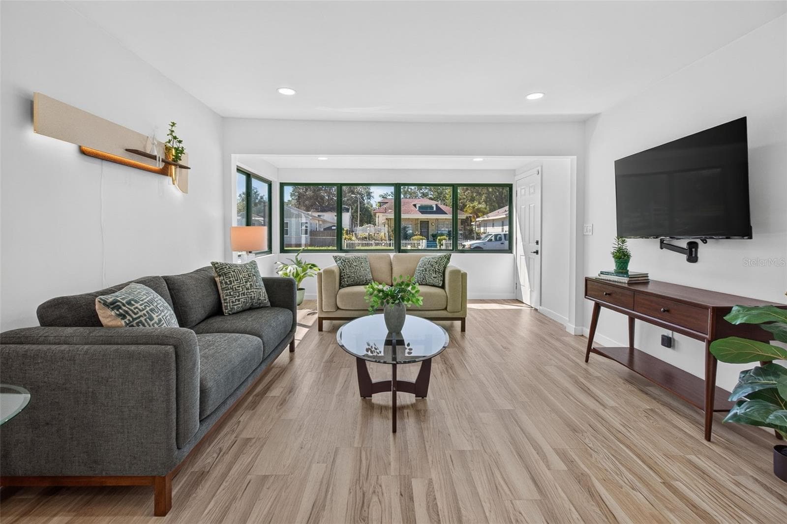 Spacious living room - 711 19TH AVE S, ST PETERSBURG