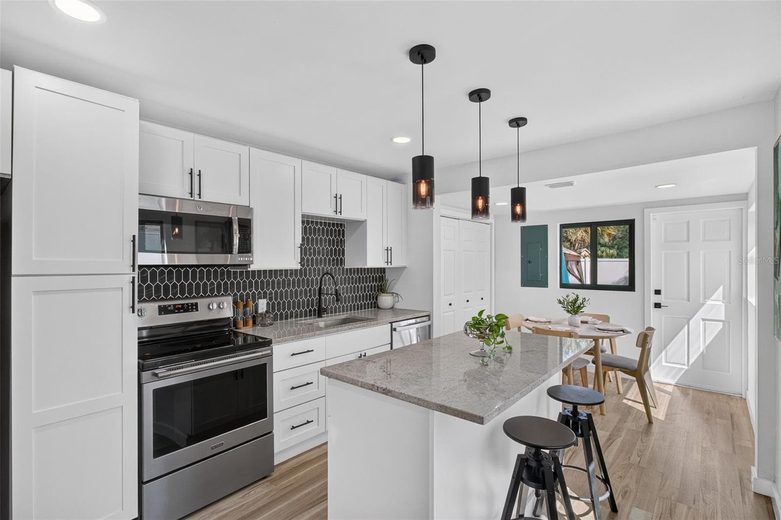 New kitchen with stainless and granite - 711 19TH AVE S, ST PETERSBURG