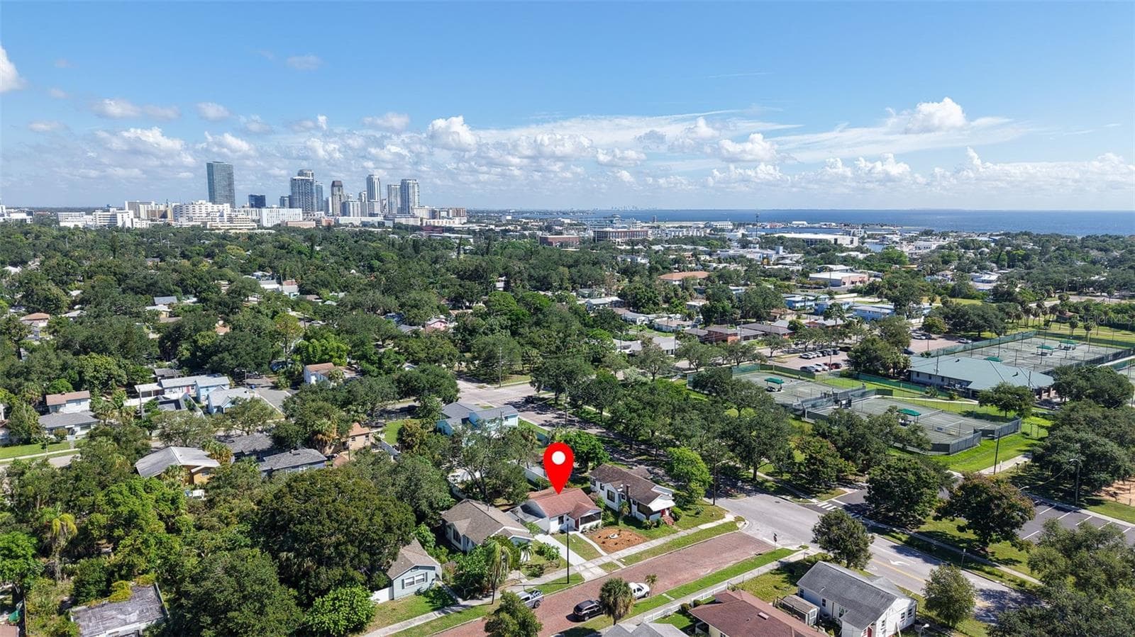 Downtown St. Petersburg is a 5 minute drive north - 711 19TH AVE S, ST PETERSBURG