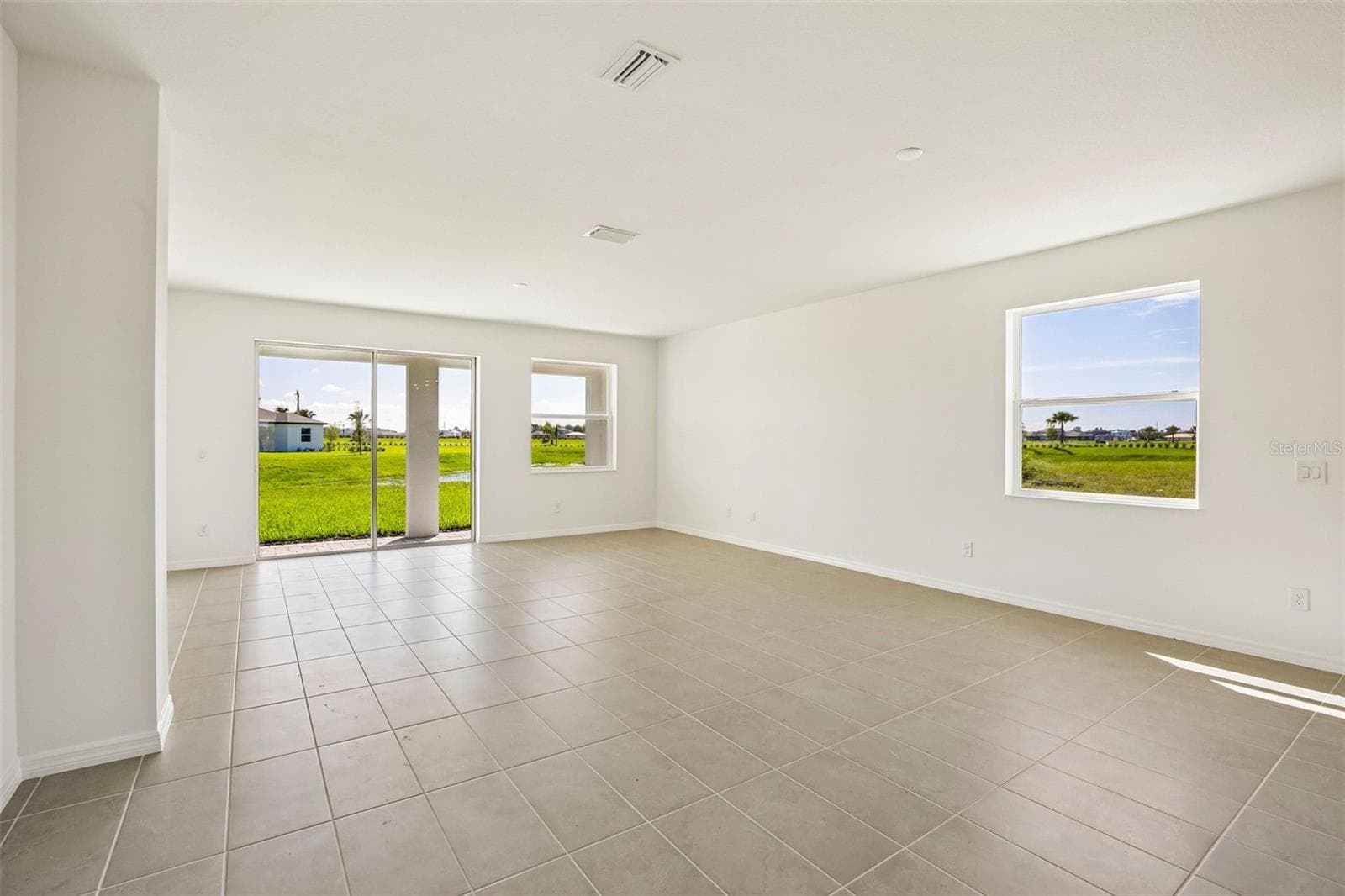 Single Family Residence at 13740 BERTRAND AVE, PALMETTO, photo 11 of 29