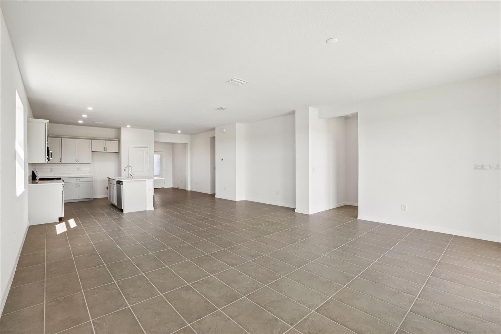 Single Family Residence at 13740 BERTRAND AVE, PALMETTO, photo 12 of 29