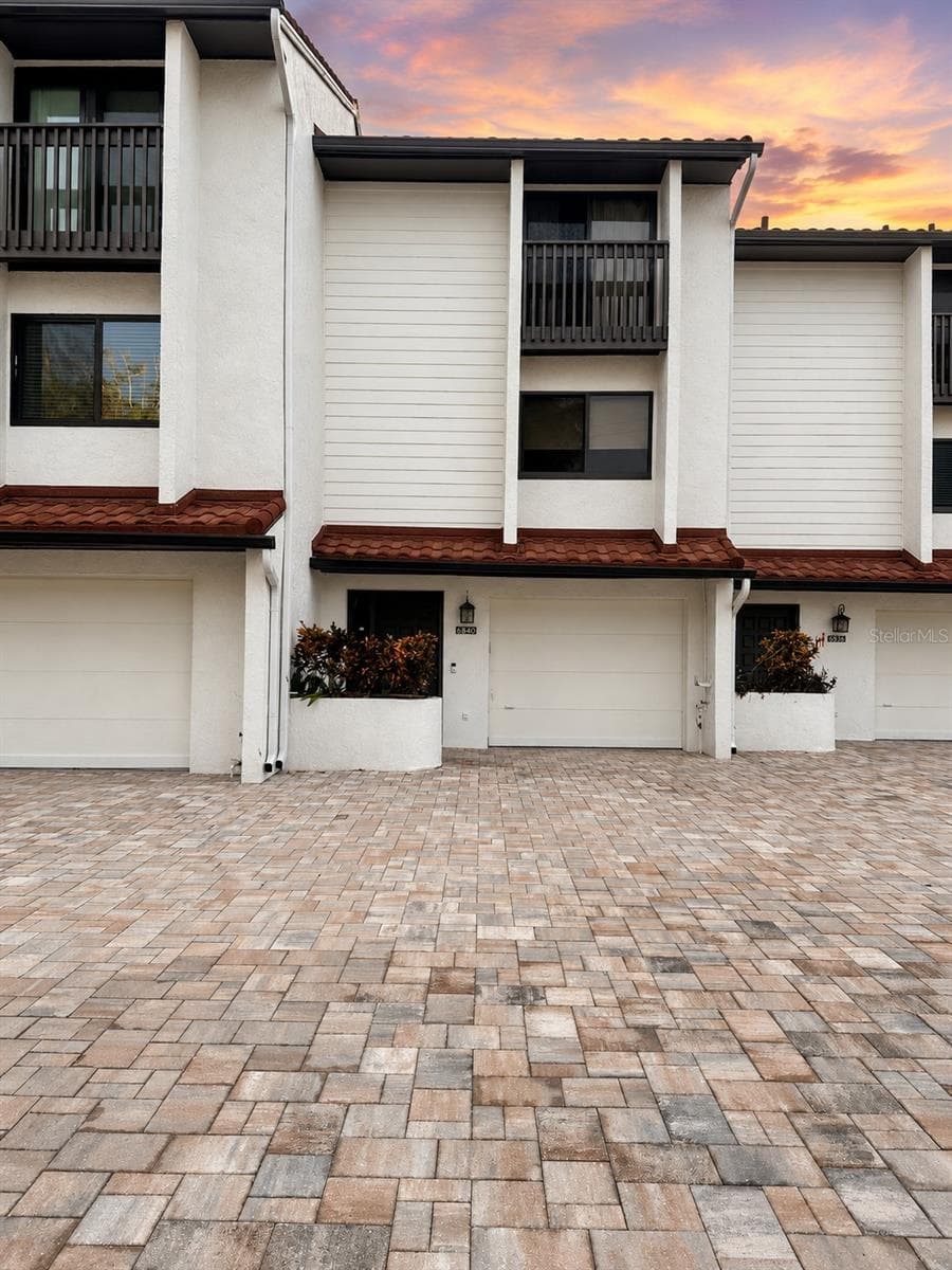 Townhouse at 6840 MIDNIGHT PASS RD, SARASOTA, photo 5 of 42