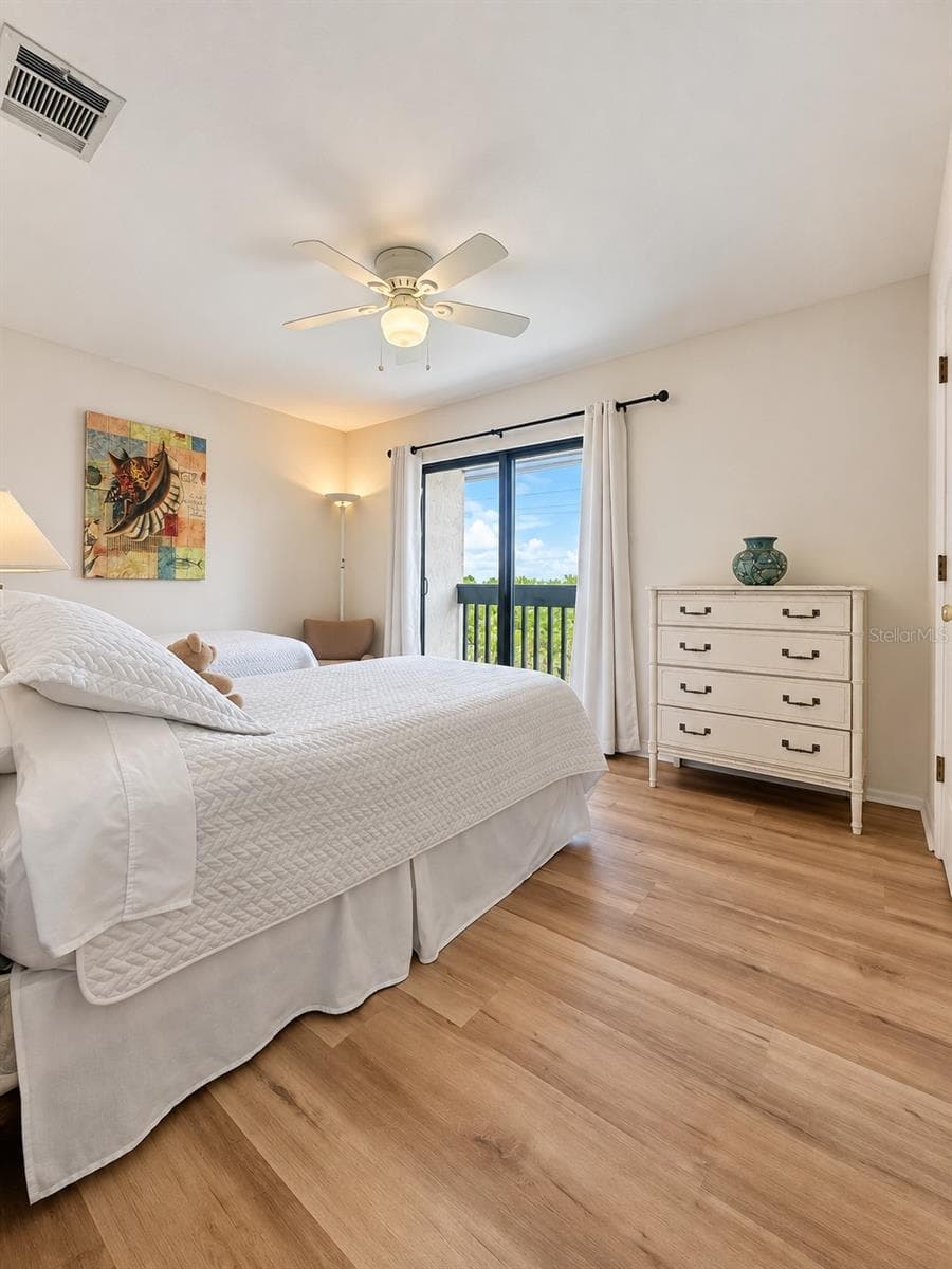 Townhouse at 6840 MIDNIGHT PASS RD, SARASOTA, photo 25 of 42