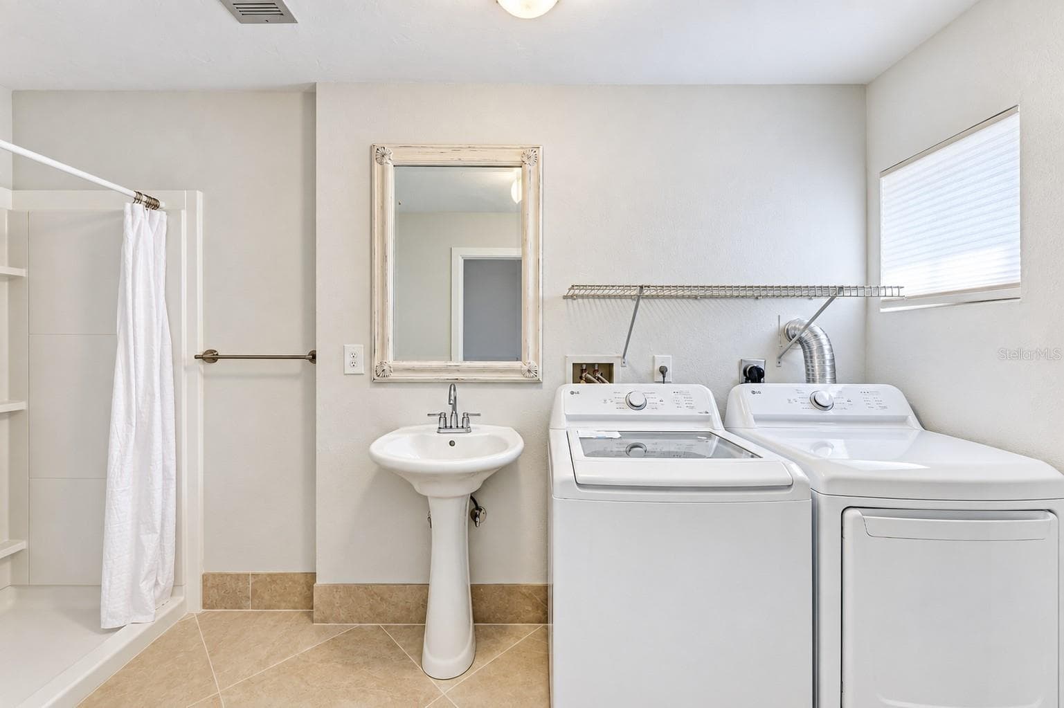 laundry and shower on the lower level - 6840 MIDNIGHT PASS RD, SARASOTA