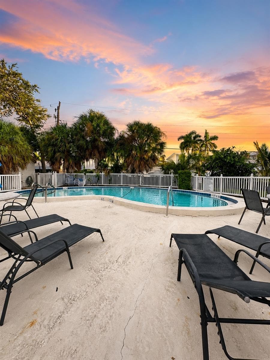 pool - 6840 MIDNIGHT PASS RD, SARASOTA