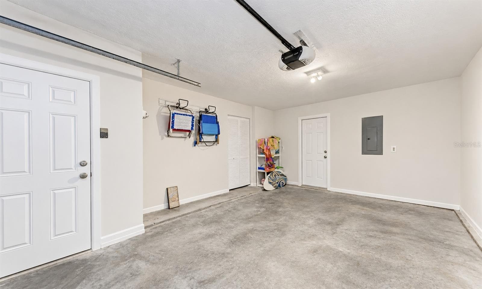 garage - 6840 MIDNIGHT PASS RD, SARASOTA