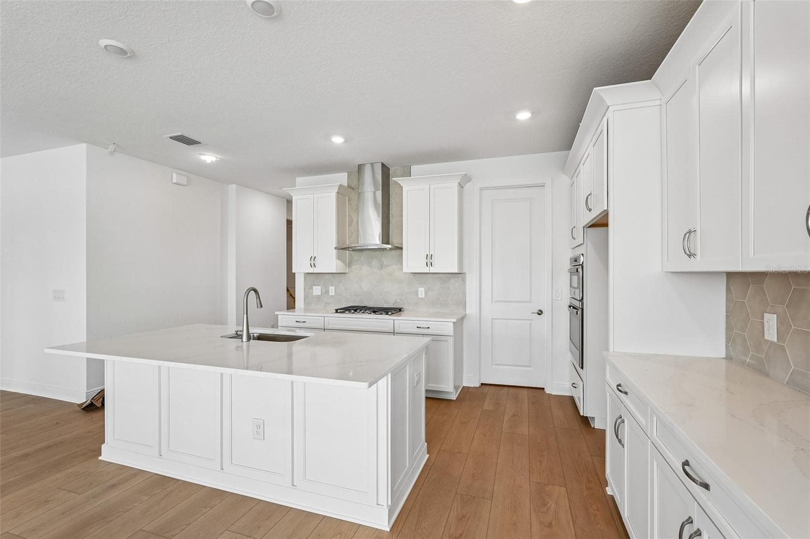 Single Family Residence at 424 ALBERATA WAY, NOKOMIS, photo 4 of 26