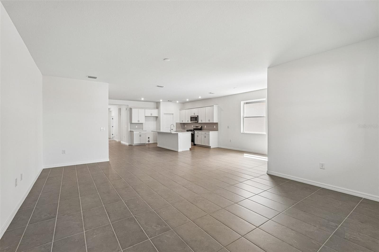 Single Family Residence at 8713 CANARD CV, PALMETTO, photo 10 of 30