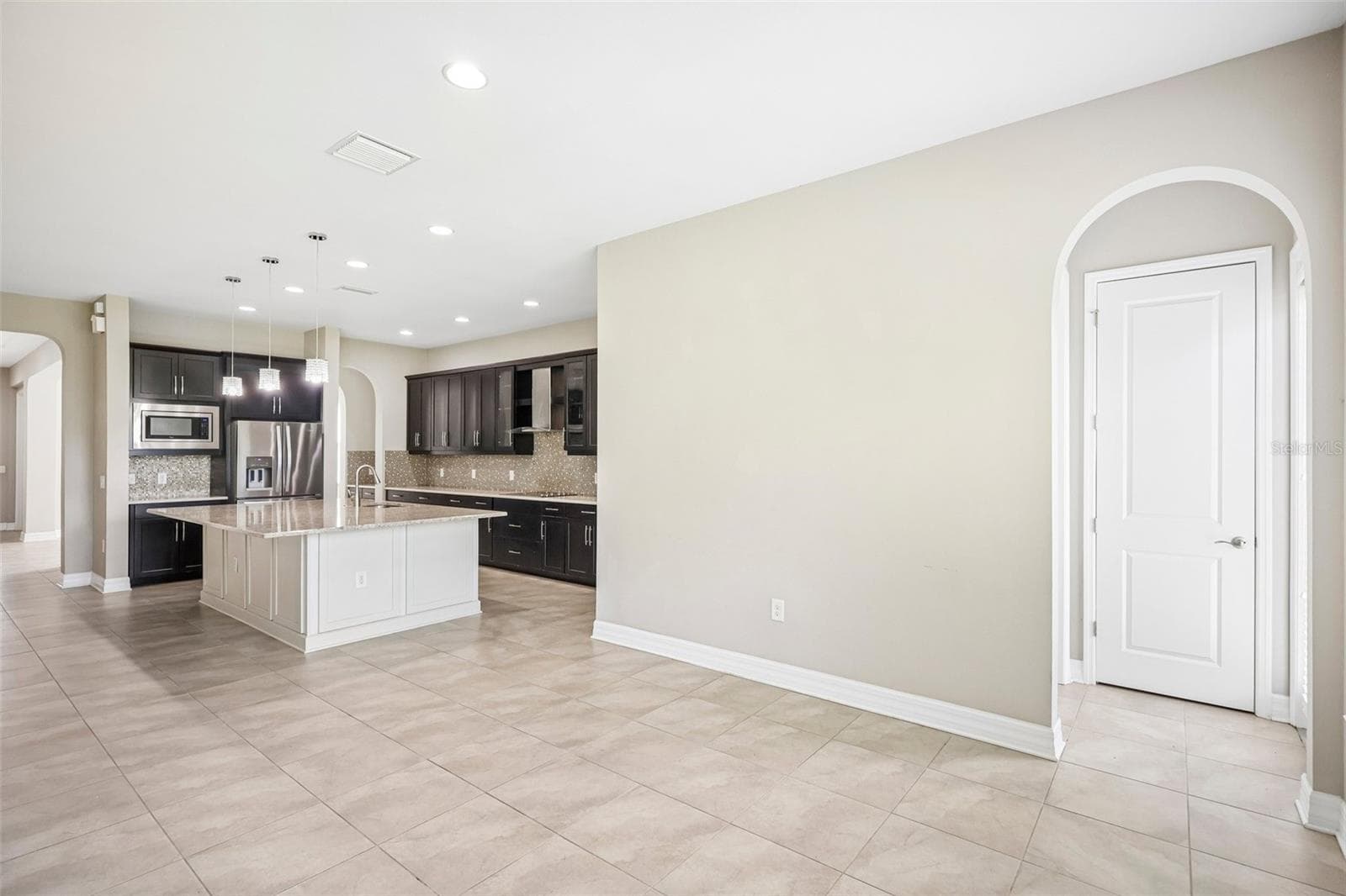 Single Family Residence at 2589 GWYNHURST BLVD, WESLEY CHAPEL, photo 8 of 39